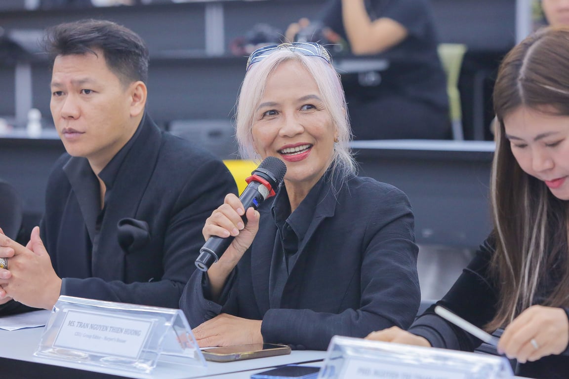 vlu-do-an-chuyen-nganh-thiet-ke-thoi-trang-1-khoa-29-dau-an-voi-nhung-bo-suu-tap-dau-tay-e.jpg