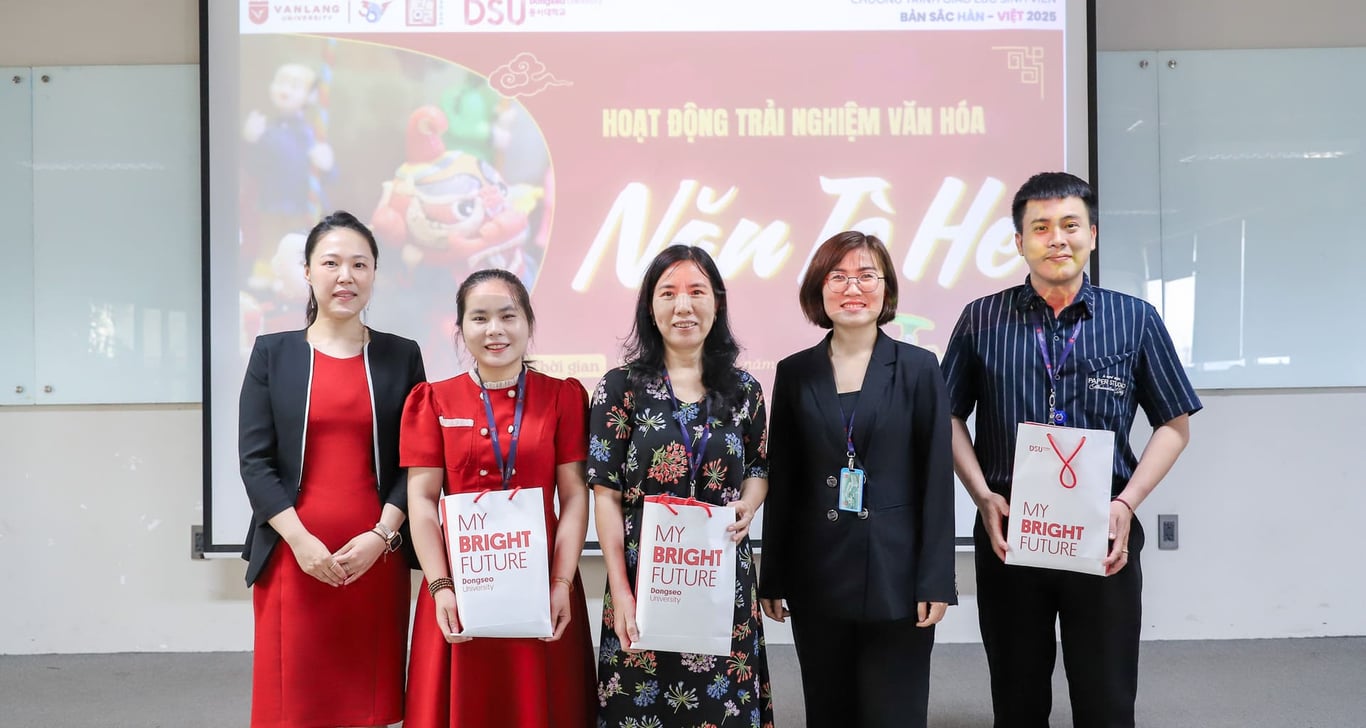 dai-hoc-van-lang-don-tiep-dai-hoc-dongseo:-cung-viet-tiep-hanh-trinh-ket-noi-thanh-nien-quoc-te-a.jpg