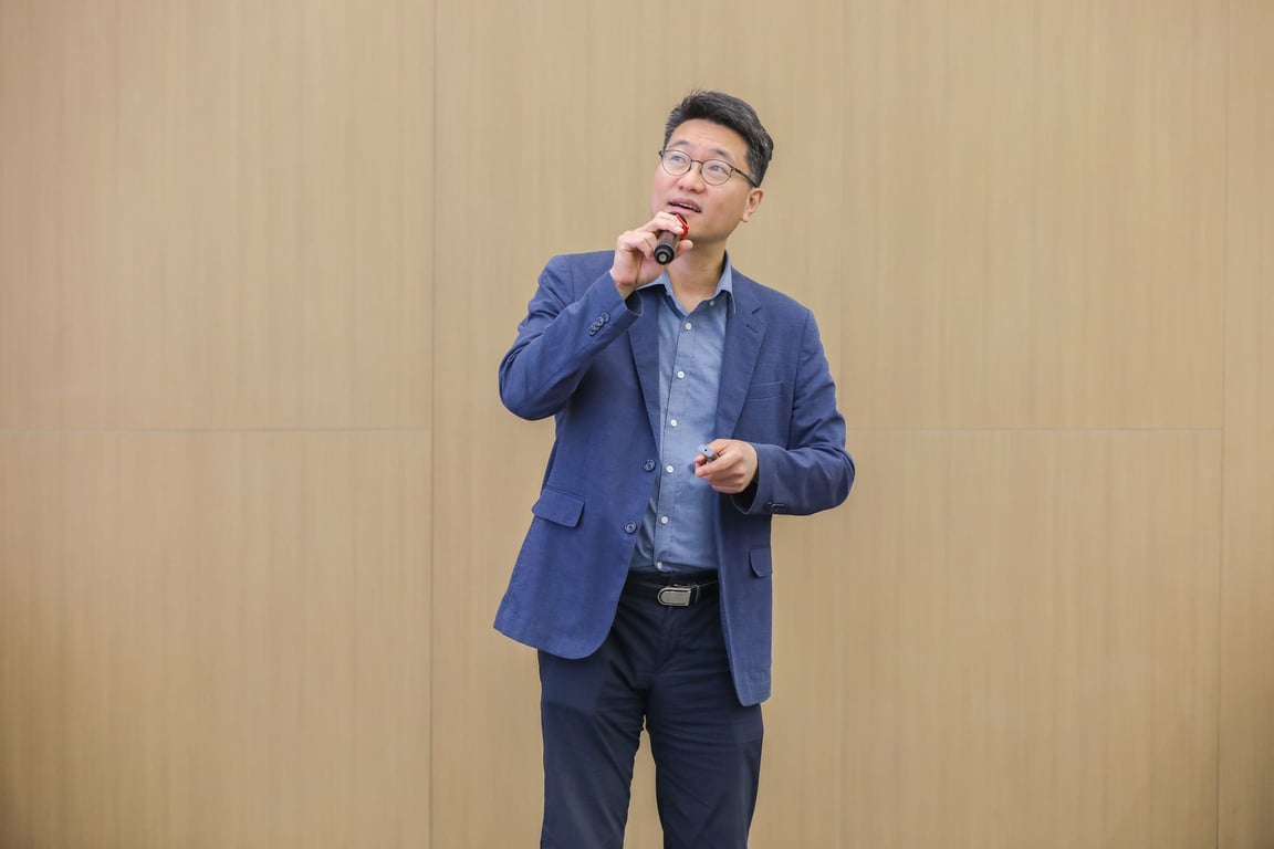 vlu-truong-he-2025-cung-dai-hoc-seoul-ket-noi-tri-thuc-hoi-nhap-cong-nghe-truyen-thong-the-he-moi-c.jpg