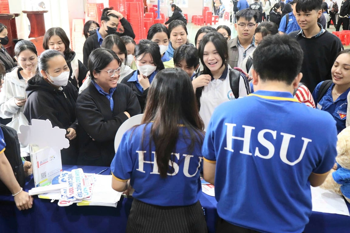 HSU đồng hành THPT Điểu Cải: tăng cơ hội nhận học bổng sớm 2026 lên đến 70%