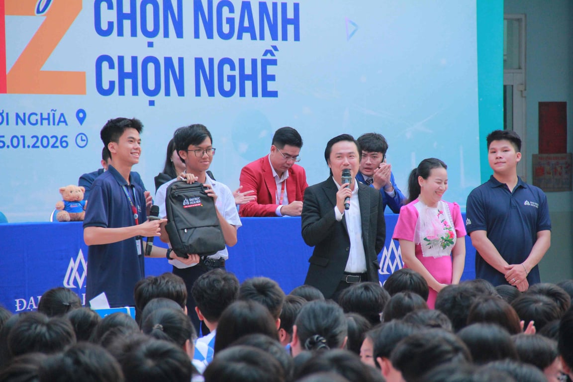 Chọn ngành không mông lung: HSU Tour đến với THPT Nam Kỳ Khởi Nghĩa