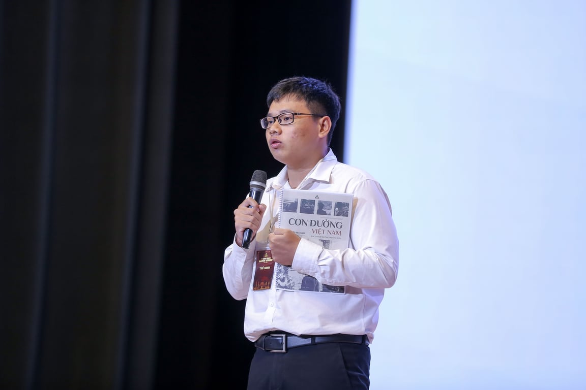 vlu-chung-ket-heritage-brand-review-award-2025-mua-2-e.jpg