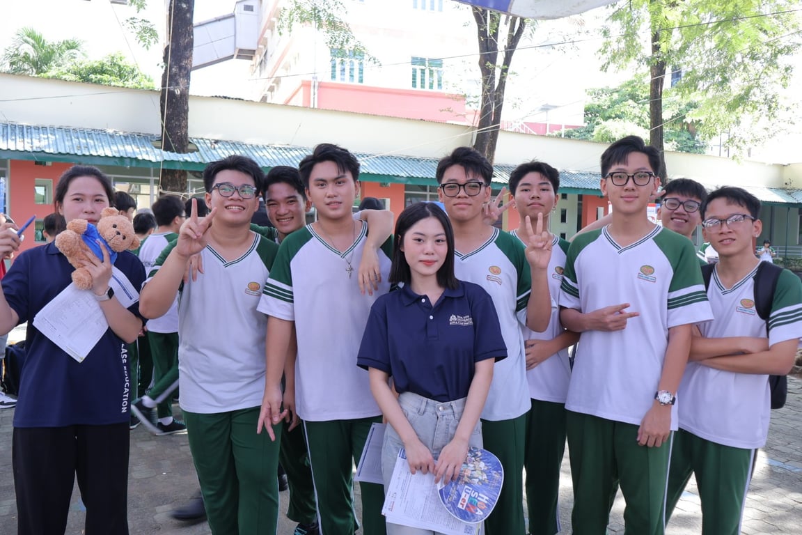 HSU lan tỏa tinh thần học tập tại Lễ hội Truyền thống Trường Trương Vĩnh Ký
