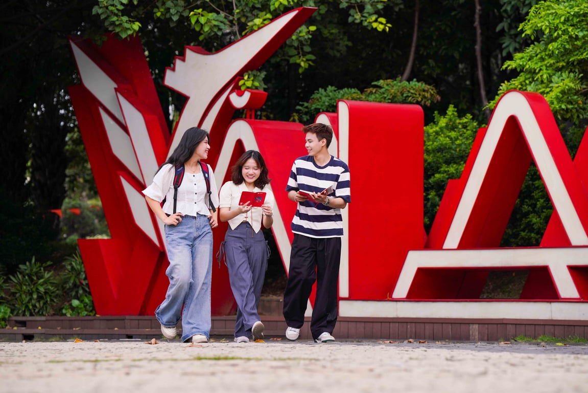 vlu-thong-bao-xet-tuyen-thang-he-dai-hoc-nam-2025-a.jpg