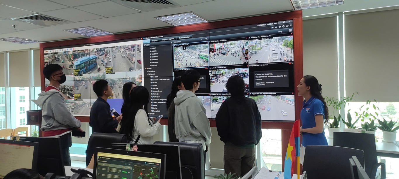 Sinh viên HSU trải nghiệm hậu trường VOV, học làm phát thanh chuyên nghiệp