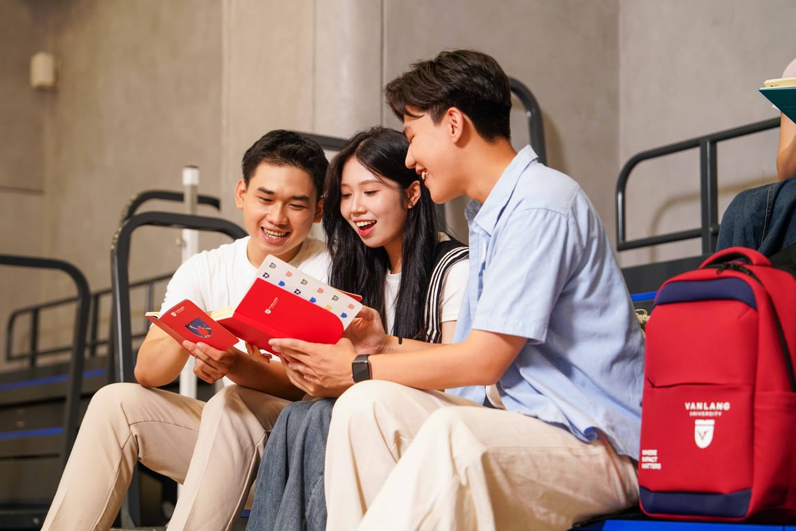 vlu-thong-bao-xet-tuyen-thang-he-dai-hoc-nam-2025-b.jpg