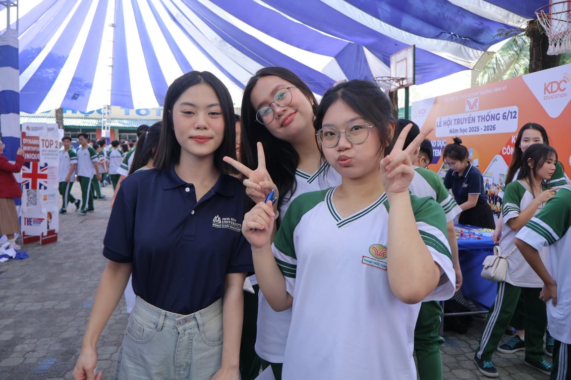 HSU lan tỏa tinh thần học tập tại Lễ hội Truyền thống Trường Trương Vĩnh Ký