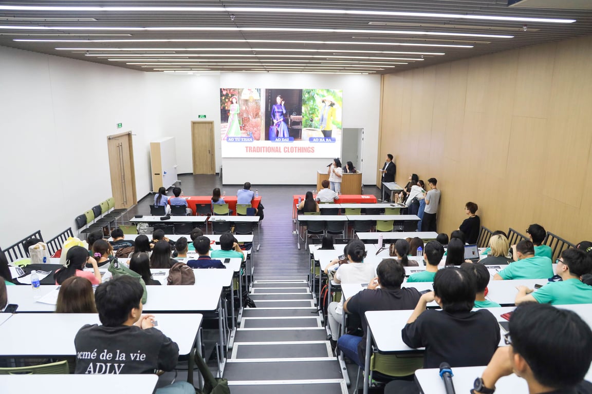 vlu-truong-dai-hoc-van-lang-to-chuc-khoa-hoc-quoc-te-ve-xay-dung-moi-truong-xanh-cung-truong-dai-hoc-bach-khoa-hong-kong-d.jpg