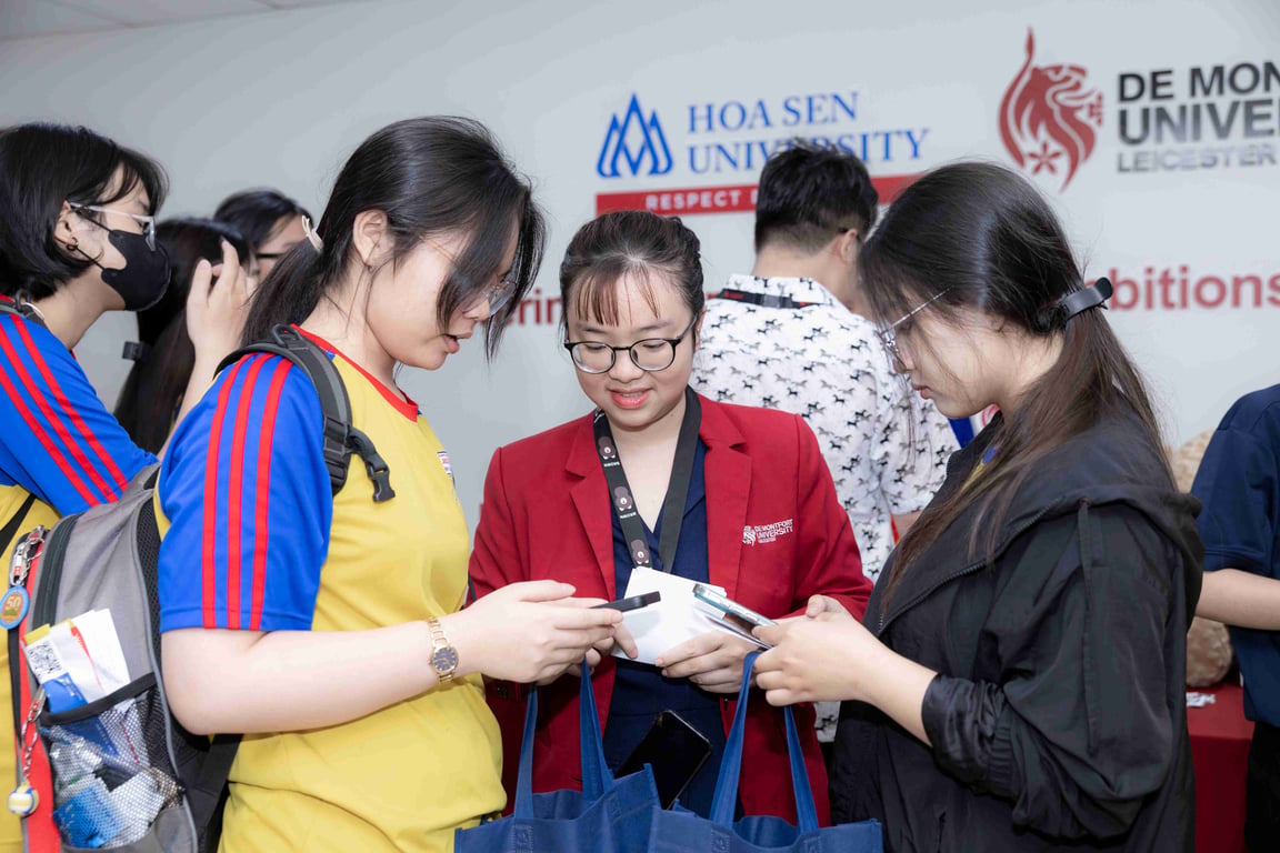 Học sinh trải nghiệm