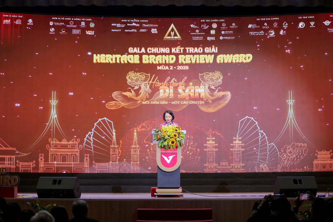vlu-chung-ket-heritage-brand-review-award-2025-mua-2-c.jpg