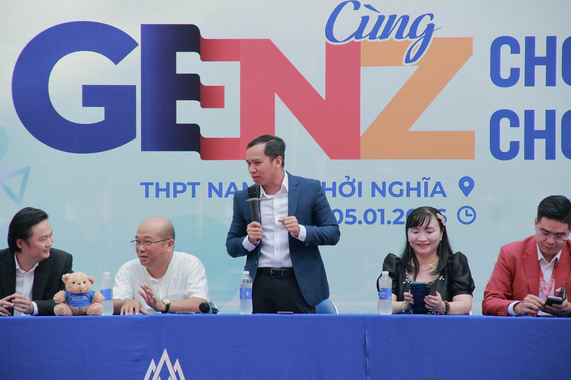 Chọn ngành không mông lung: HSU Tour đến với THPT Nam Kỳ Khởi Nghĩa