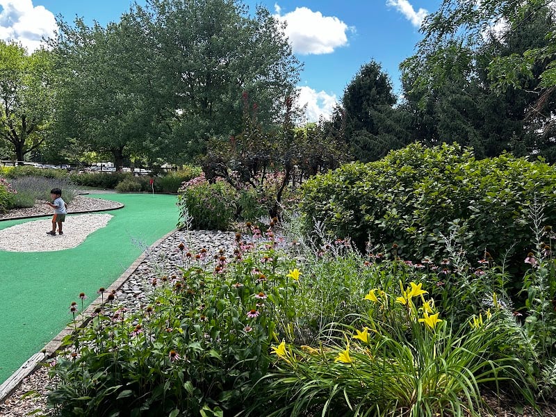 Colonial Park Putting Course banner