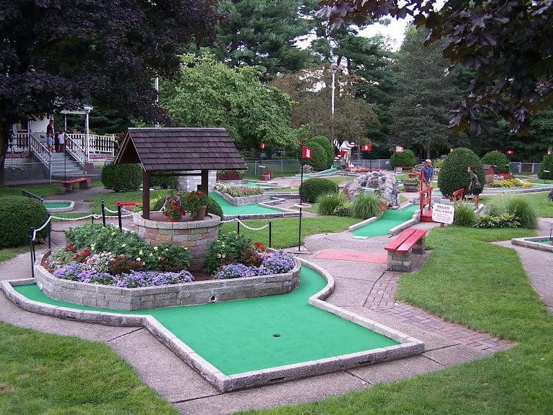 Farmington Miniature Golf banner