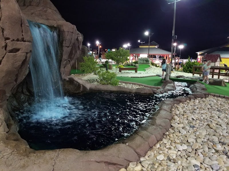Paradise Golf & Arcade banner
