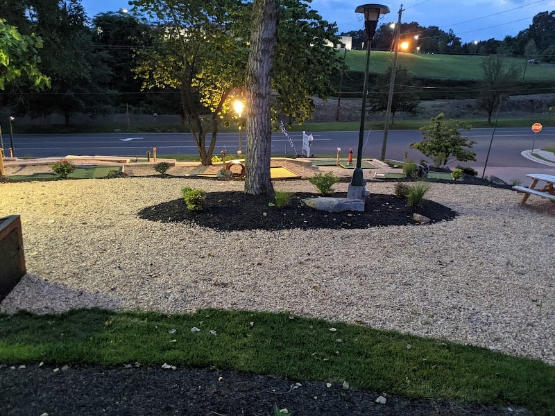 Edinburg Minigolf & Ice Cream banner