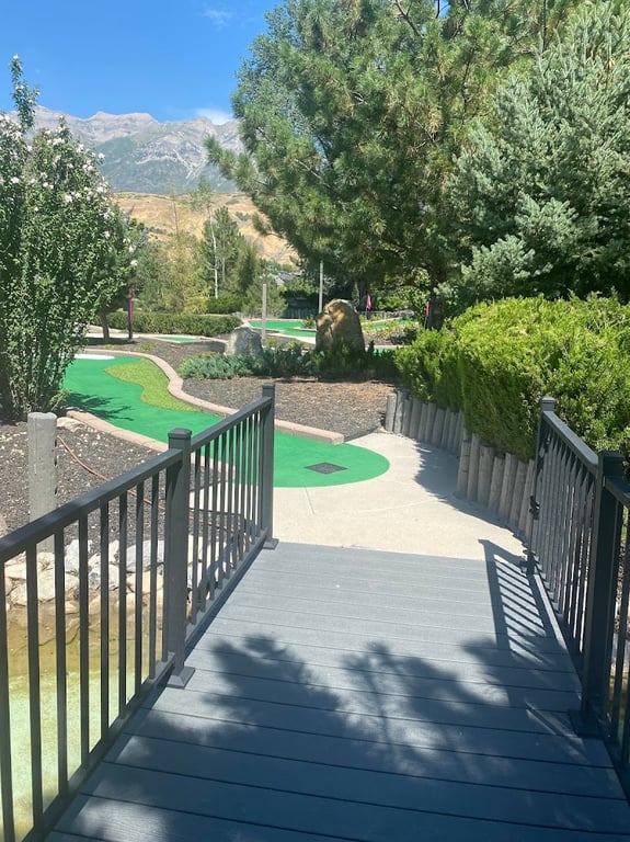 Scratch Mini-Golf banner