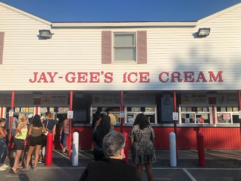 Jay Gee's Miniature Golf banner