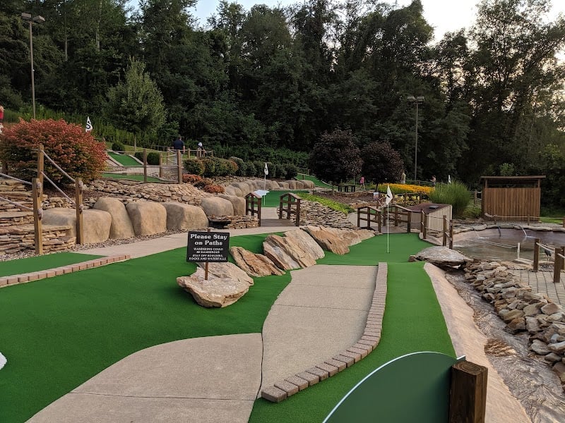 Walnut Hill Miniature Golf banner