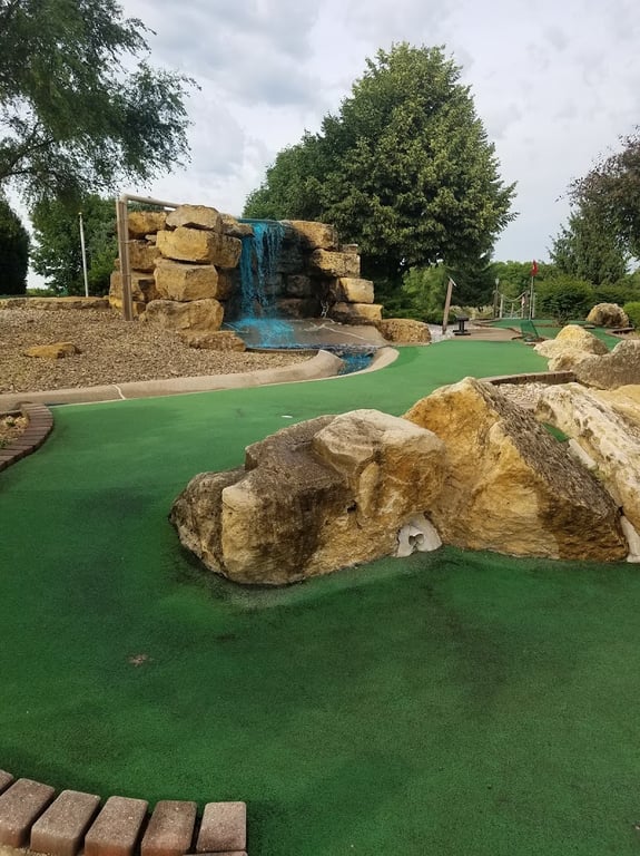 Lincoln's Trail Miniature Golf banner
