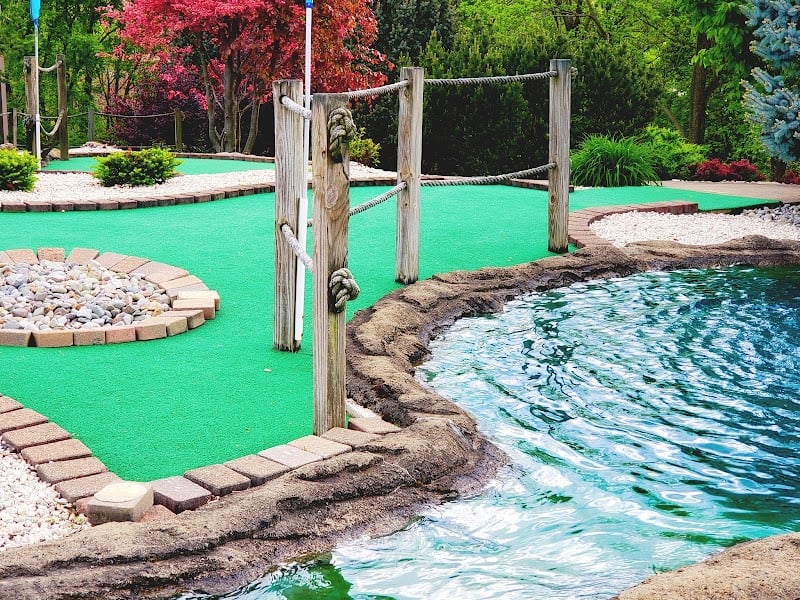 Creekside Mini Golf banner