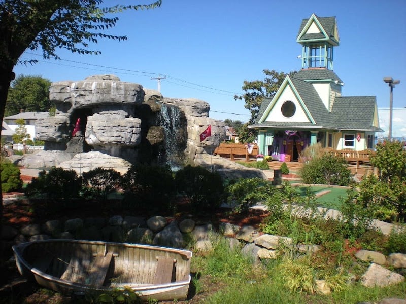 Crow's Nest Cove Mini Golf banner