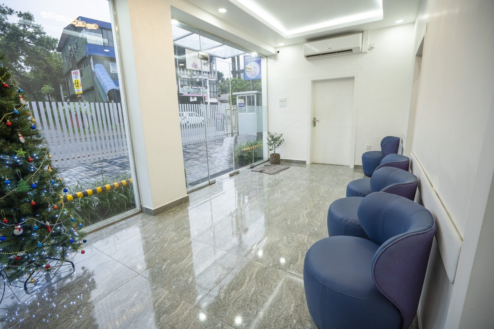 Lobby seating — Sugabi Clinic Ragama