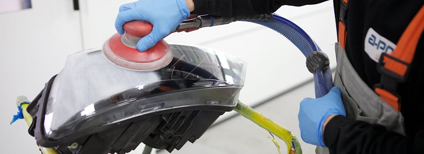 Fbf2e3e8 d8ae 4521 aece 78bae27817e3 MG 1015   Koplamp reparatie def