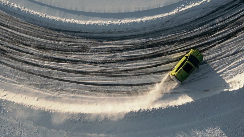 Škoda Enyaq RS iV drift de recordboeken in