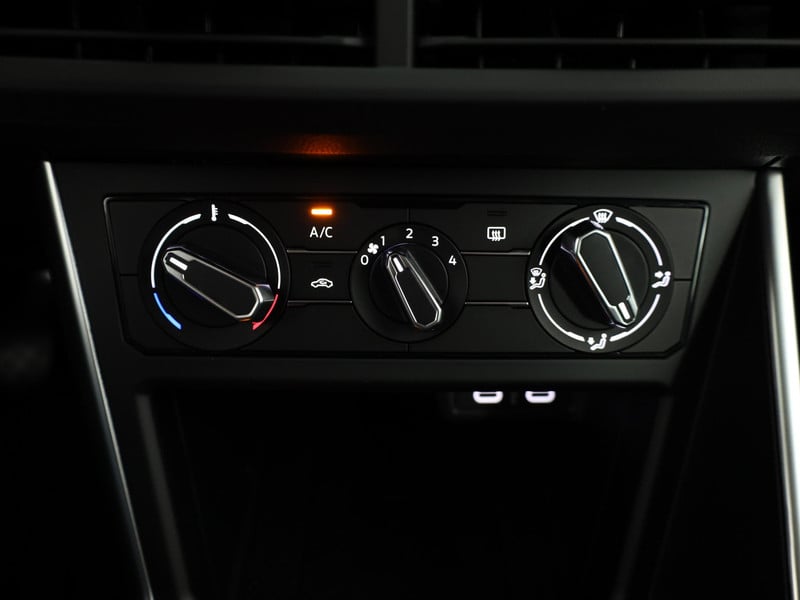 42356636-26.jpg