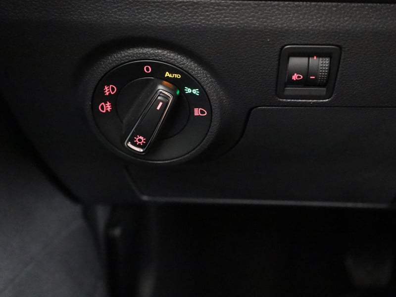 46128930-29.jpg