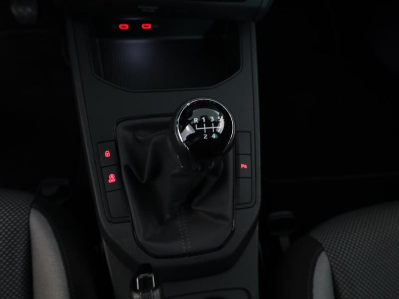 46199911-24.jpg