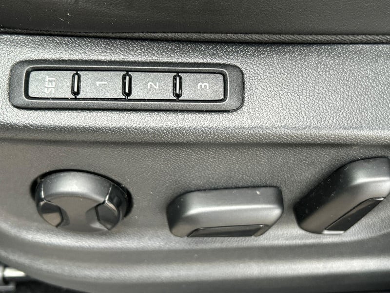46698112-10.jpg