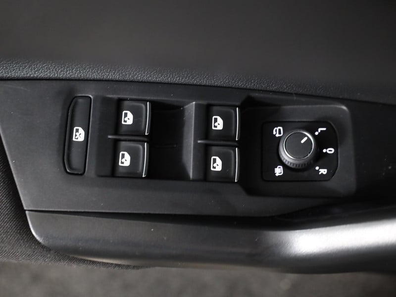 46760952-24.jpg