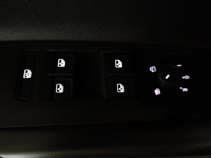 46974964-20.jpg