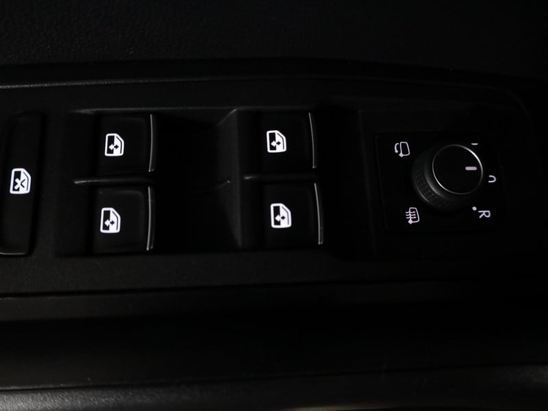 47269583-20.jpg