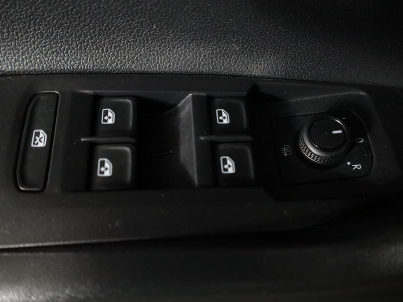 47441956-20.jpg