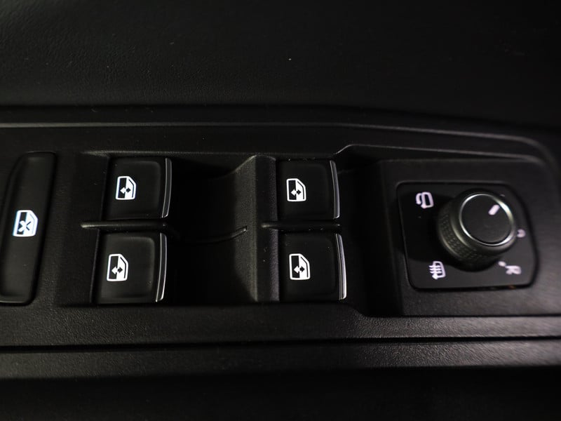 47877924-22.jpg
