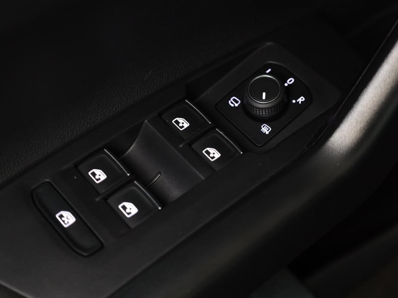 47917951-26.jpg