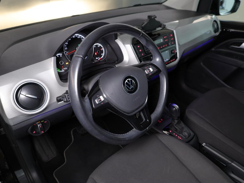 47917962-7.jpg