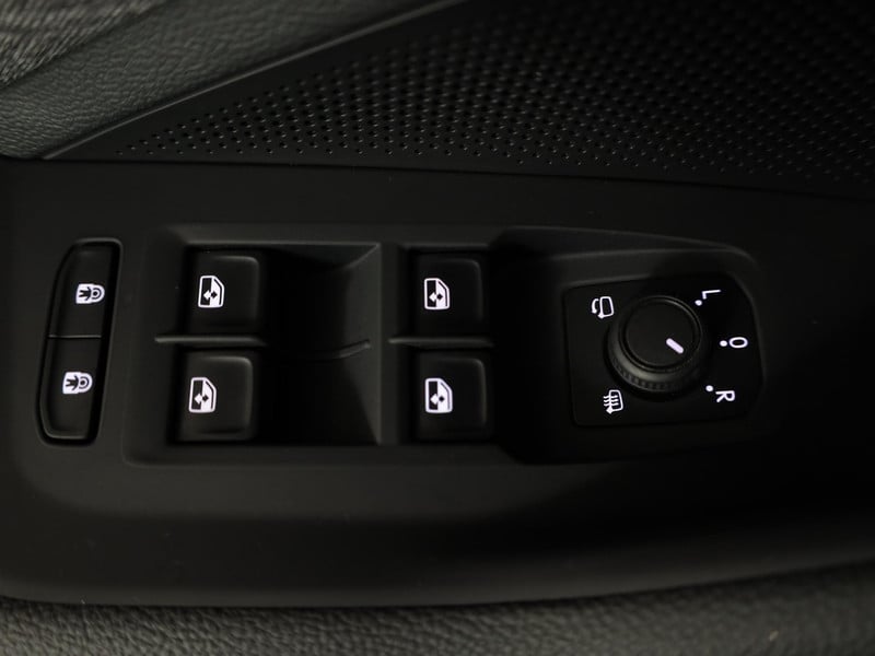 48044266-23.jpg