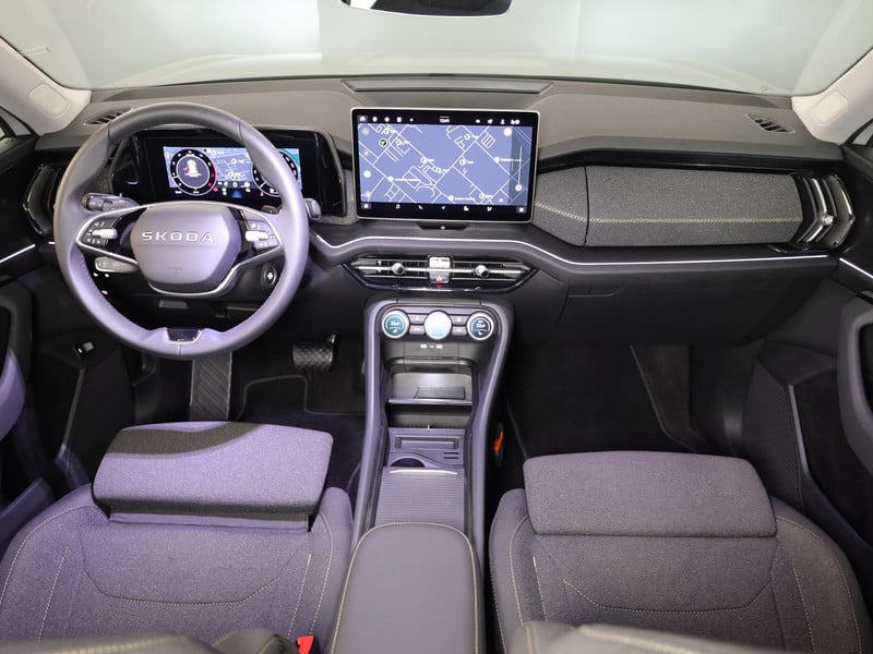 48077654-7.jpg