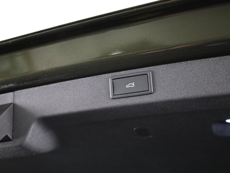 48105867-16.jpg