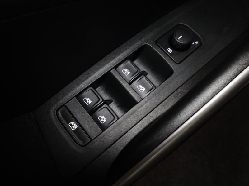 48141629-24.jpg