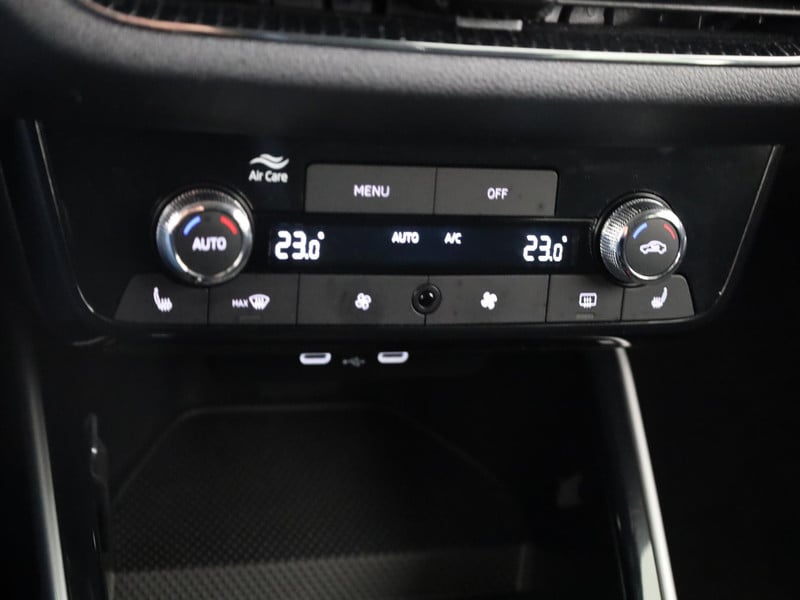 48156229-25.jpg