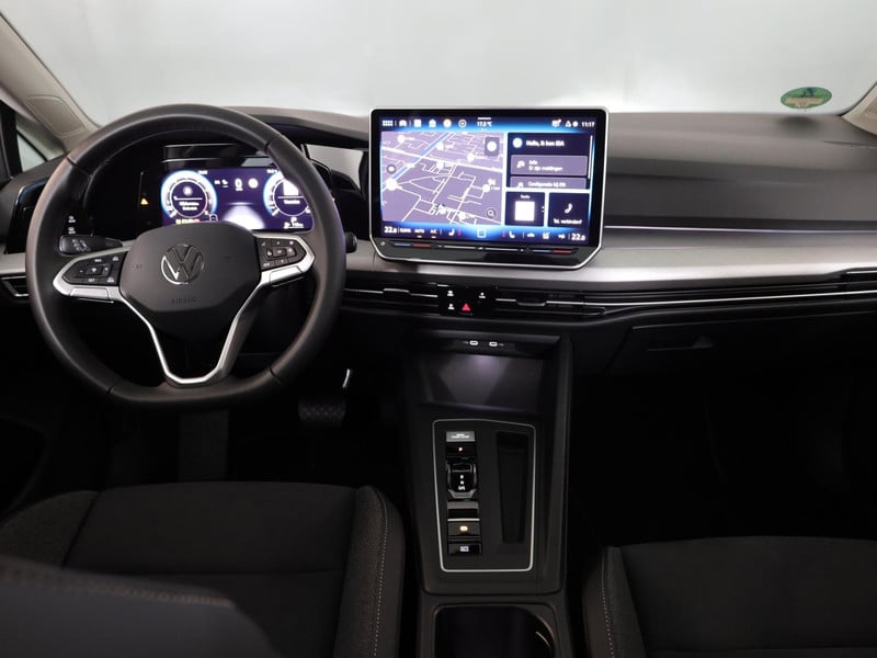 48176849-6.jpg