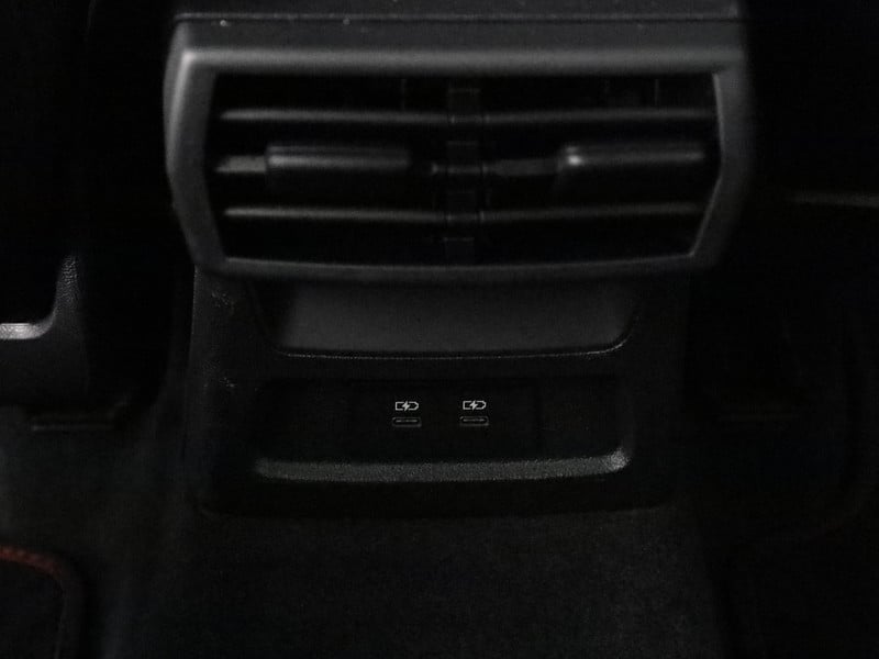 48302934-36.jpg