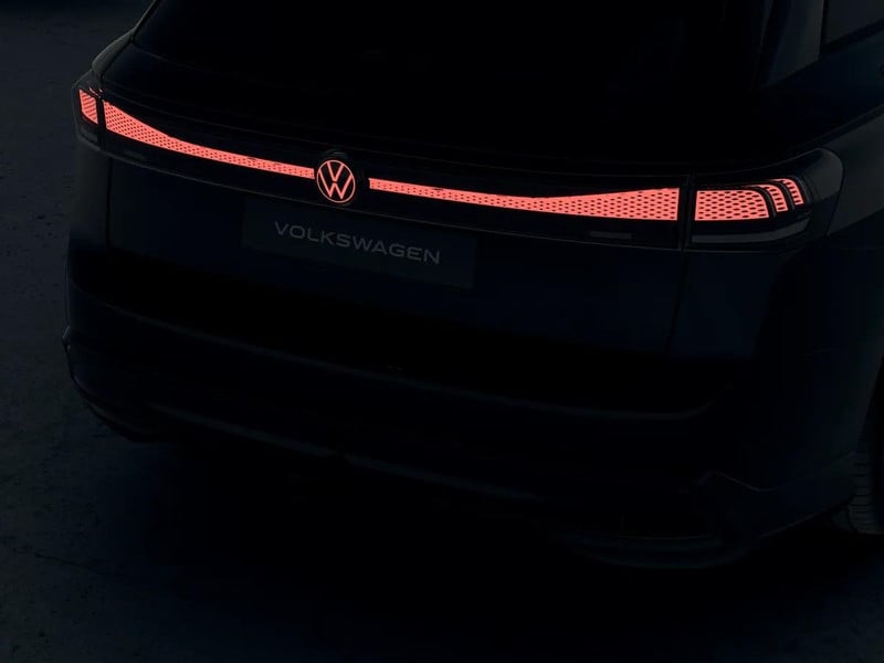 48329576-5.jpg