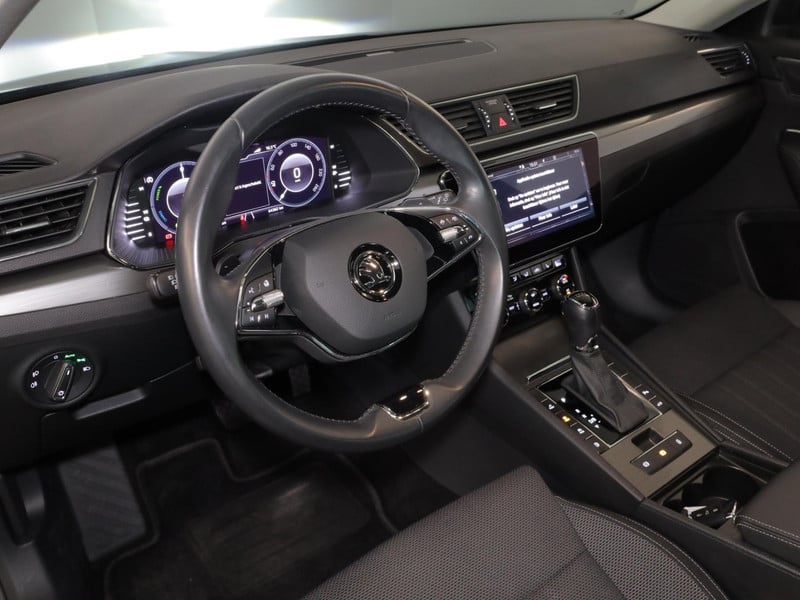 48337427-7.jpg