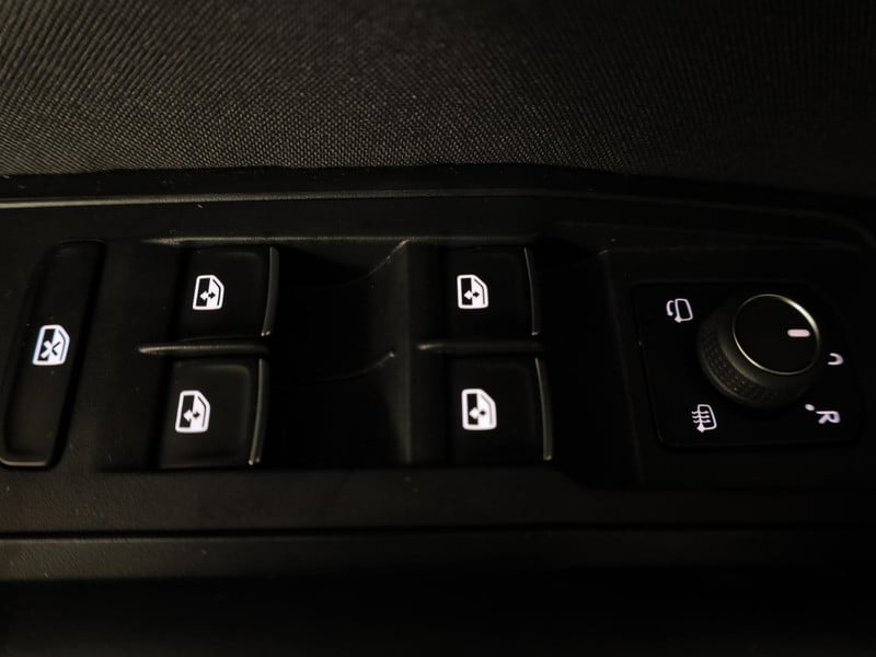 48337790-21.jpg