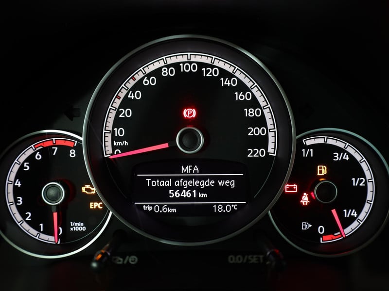 48351868-7.jpg